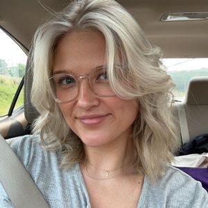 Meet your Posher, Olivia